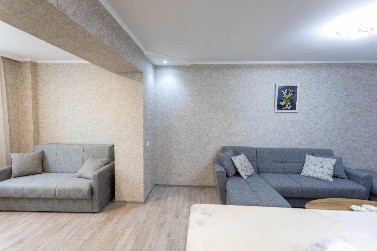 Ninia'S Apartment Kutaisi Luaran gambar