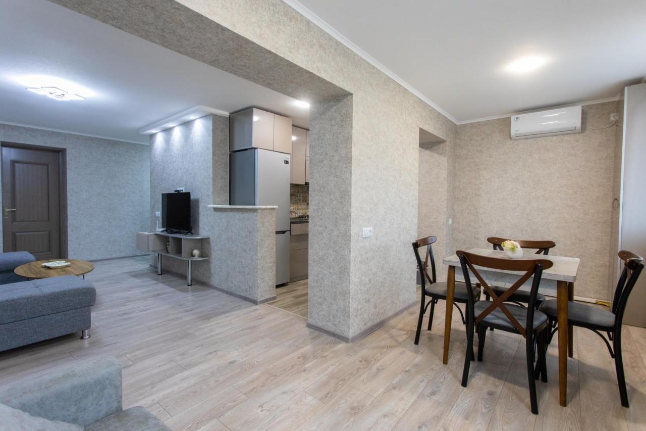 Ninia'S Apartment Kutaisi Luaran gambar